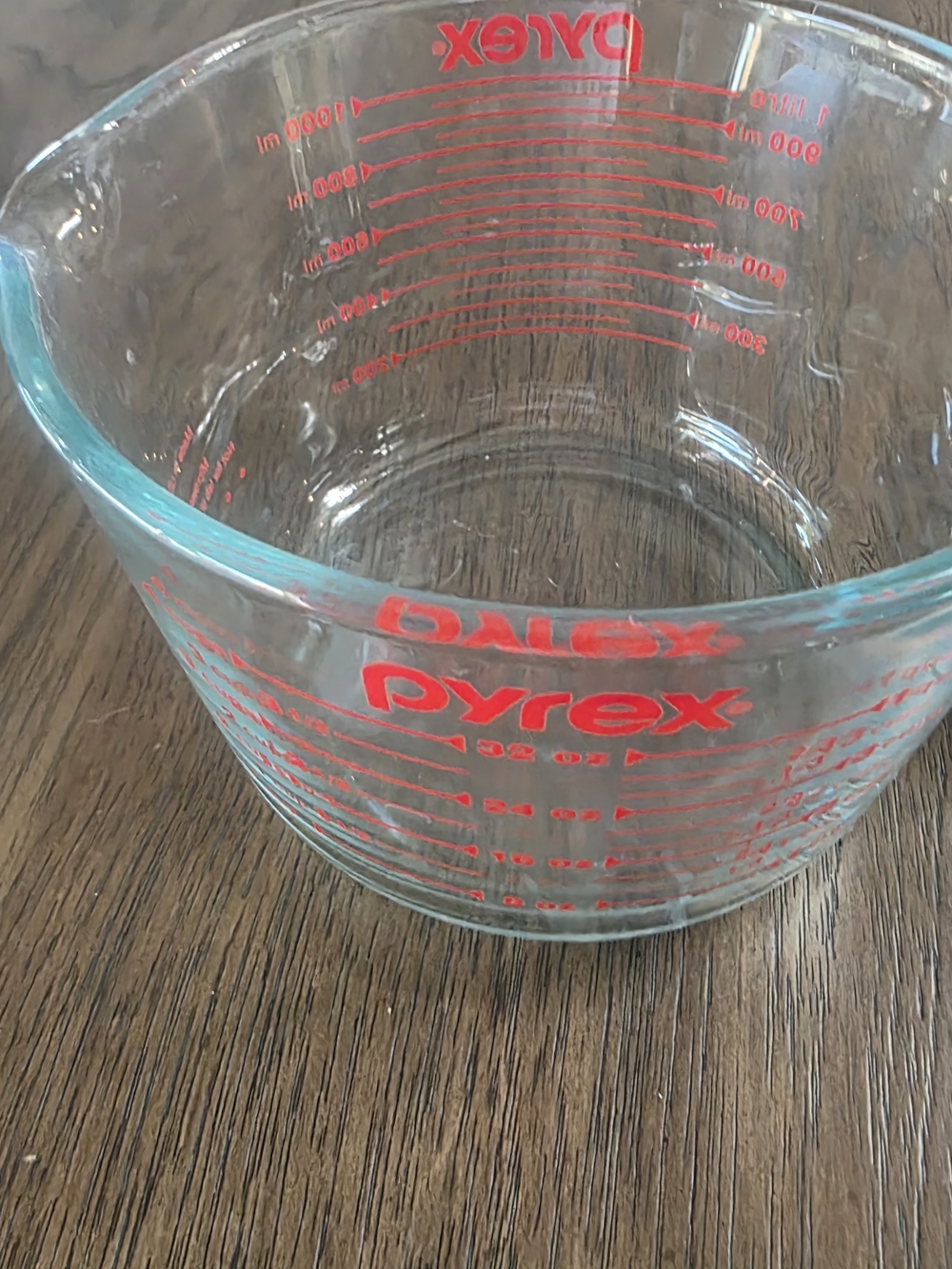 Pyrex Red Glass 4 Cup, 1 Quart, 32 Oz, 1 Litres Measuring Mixing BowlThe Pyrex